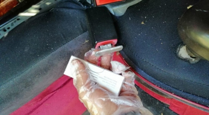 Emniyet kemeri yerine toka taktı, canından oldu!