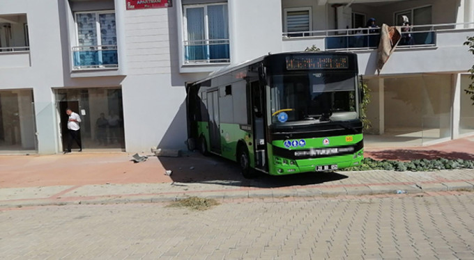 Kendi kendine hareket etti, boş dükkana girdi!