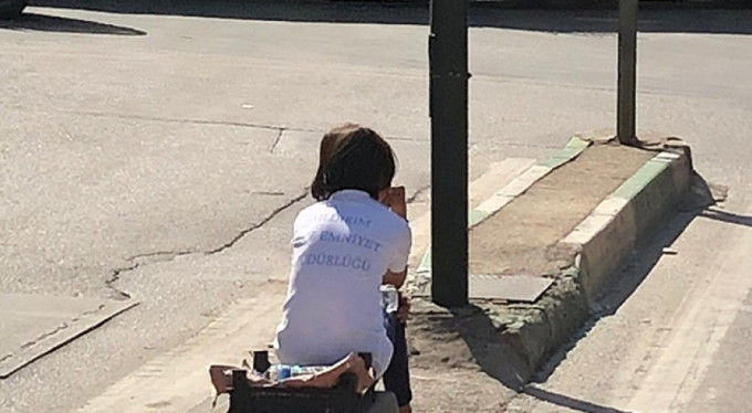 Üzerindeki tişört hayatını değiştirdi