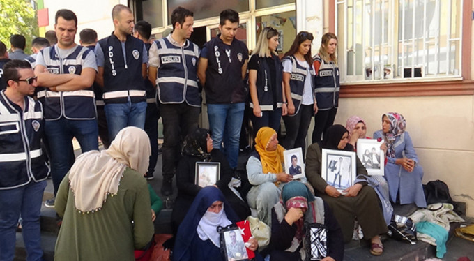 Annelerin nöbetinde 25. gün!