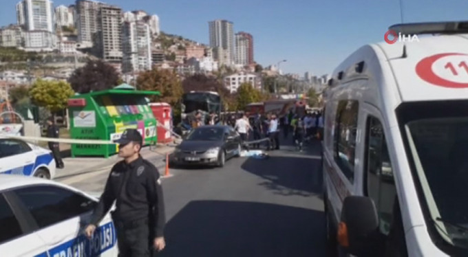 Halk otobüsü durağa daldı! 3 ölü