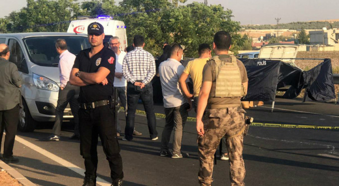 Otomobile silahlı saldırı! 3 ölü