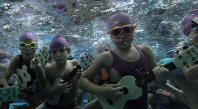 Bursa'da su altında konser!