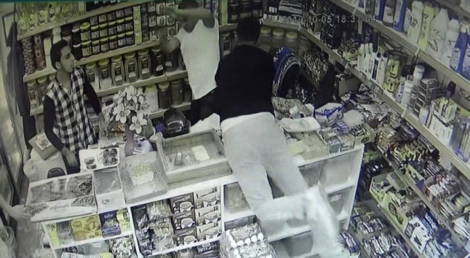 Bursa'da yumruklar sopalar havada uçuştu!