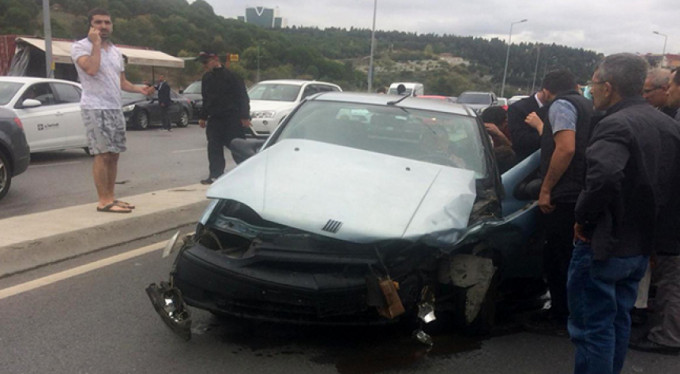 İki araç birbirine girdi: 2 yaralı