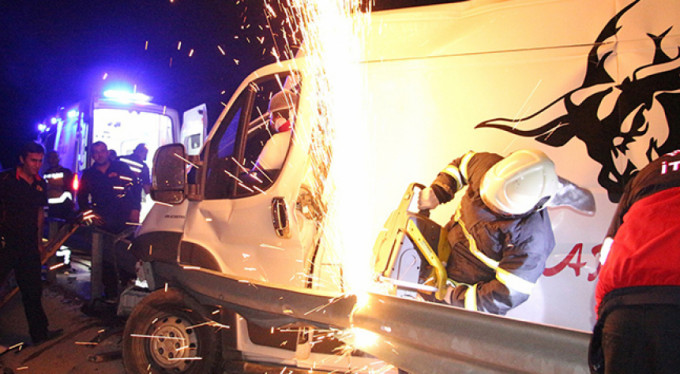 Zincirleme kaza dehşeti! 1'i ağır 4 yaralı