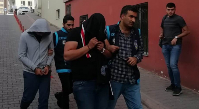 00 bin TL'lik altını yol kenarına bıraktı!