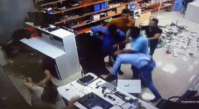 İş yerini basıp öldüresiye dövdüler