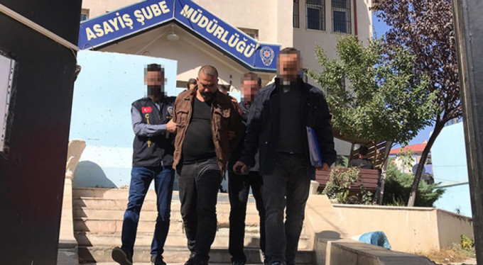 Gasp yaptılar, birbirlerini vurdular!