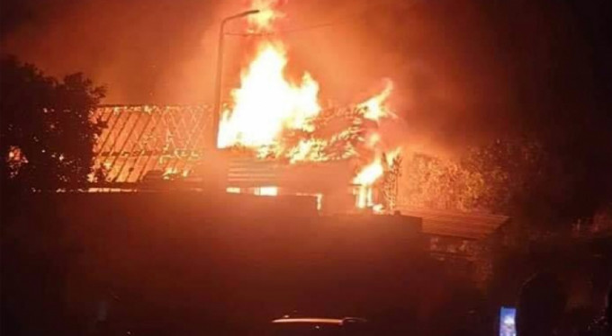 Tarihi kilise alev alev yandı!