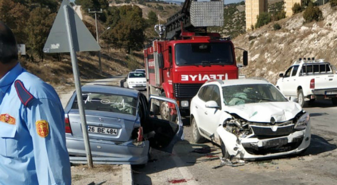 Hatalı sollama faciaya neden oldu: 5 yaralı