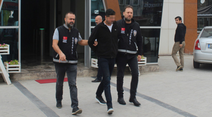 Cesedi taşırken yakayı ele verdiler!