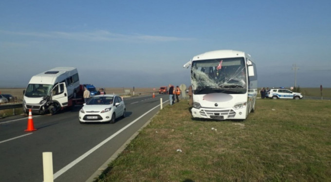 Servis araçları çarpıştı! 17 işçi...