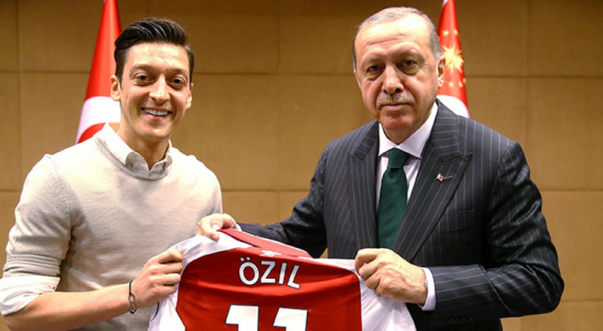 Mesut Özil'den flaş açıklamalar!
