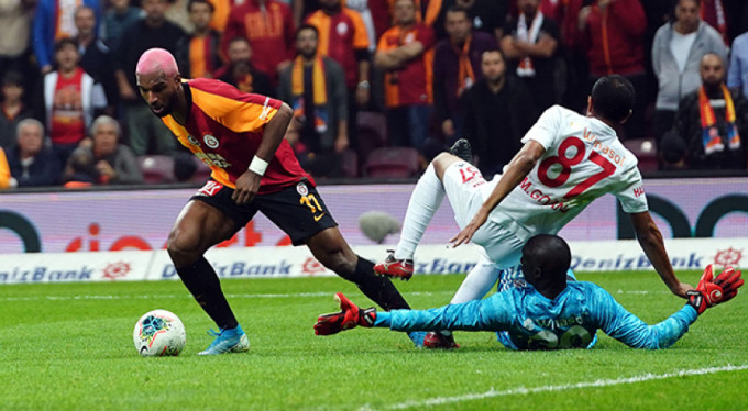 Galatasaray zorlandı ama kazandı: 3-2