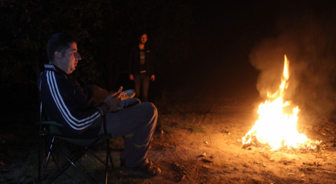 Ateş yakıp sabaha kadar devriye atıyorlar!