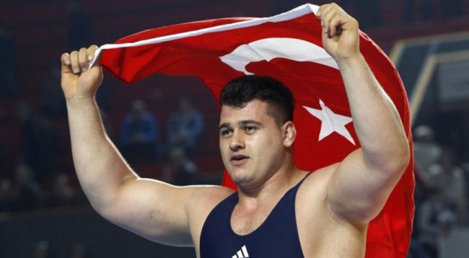 Milli güreşçi Rıza Kayaalp şampiyon oldu!