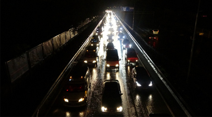 Şiddetli yağış sonrası hayat felç oldu!