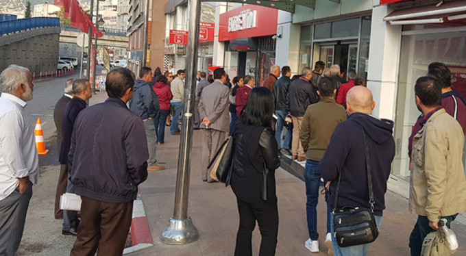 İşe geç kalanları binaya almadı!