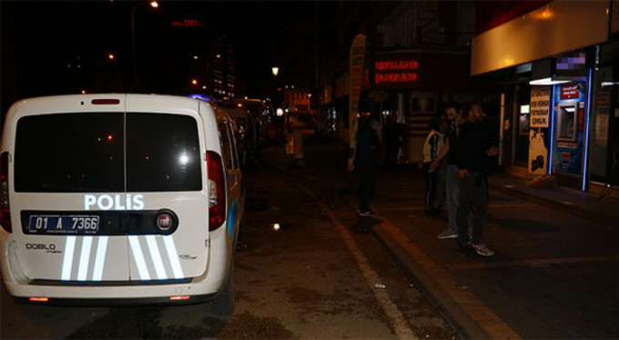 Üvey babasını pompalı tüfekle vurdu!