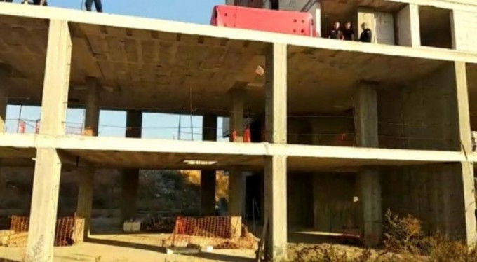 Parasızlıktan intihara kalkıştı, para saçtı!