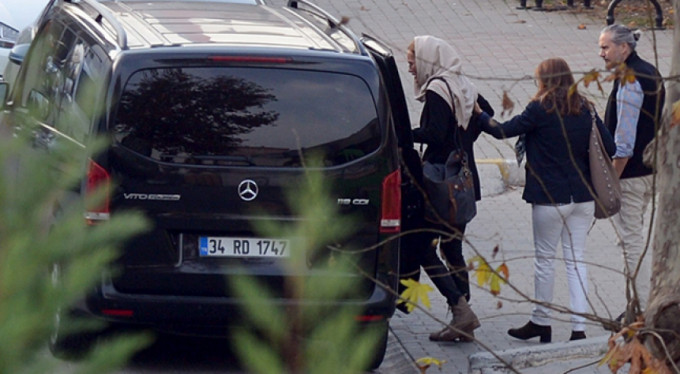 Ölü bulunan İngiliz ajanın eşine yurt dışı yasağı!