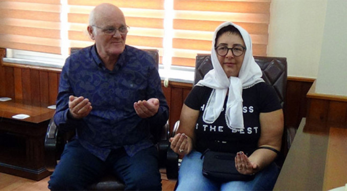 İşaret diliyle Müslüman oldu!