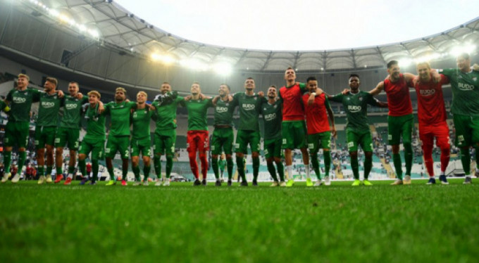 Timsah çıkış arıyor!