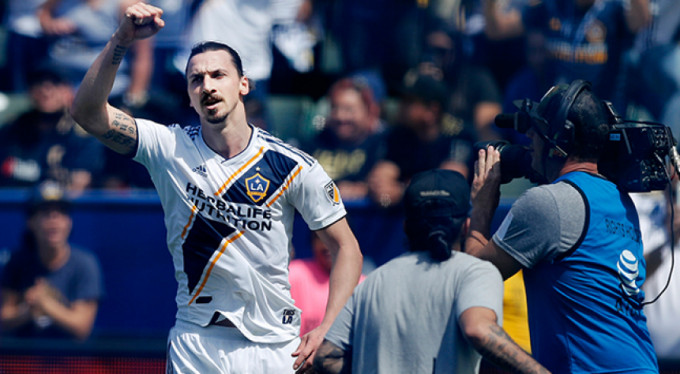 Zlatan İbrahimovic'ten flaş karar!