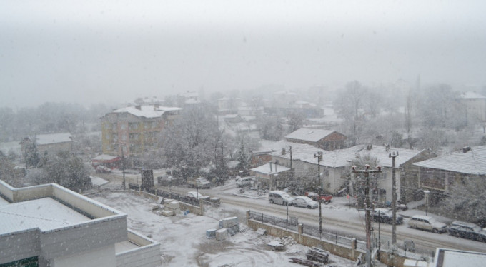 Bursa'ya mevsimin ilk karı yağdı!