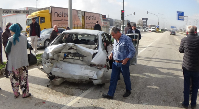 Bursa'da feci kaza! 3 yaralı