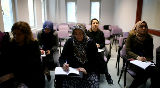 Bursa'da köylü kadınlar İngilizce öğreniyor