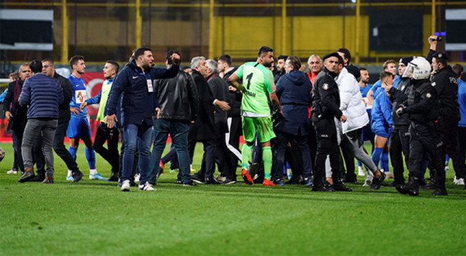 Maç bitti ortalık karıştı!