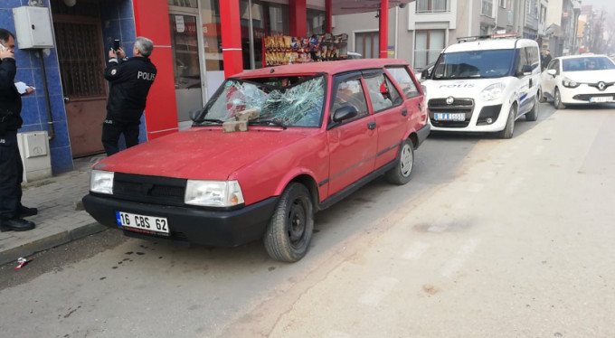 Bursa'da babasının arabasına bakın ne yaptı!