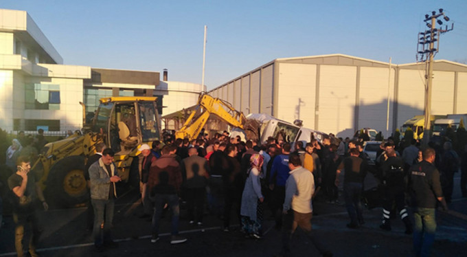 Öğrenci servisi takla attı! Yaralılar var