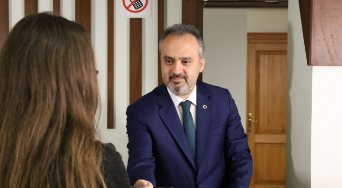 Bursa'da çok okuyan çok yol alıyor