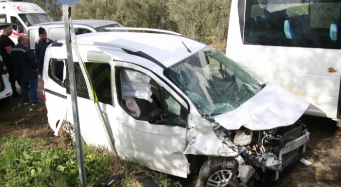 Bursa'da feci kaza! 3 yaralı