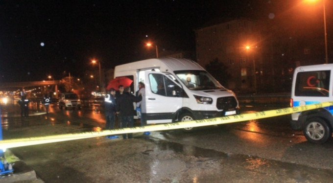 Silahlı kavgaya müdahale eden bekçi...