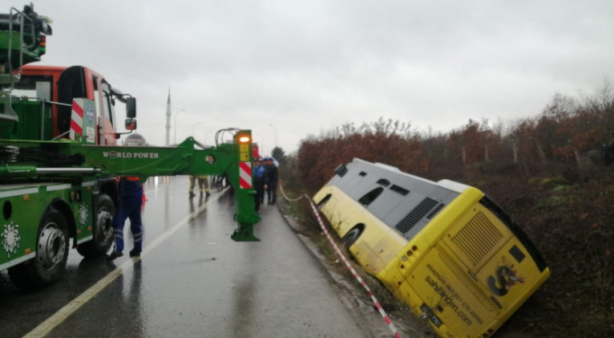 Dehşet anları! Kontrolden çıkan otobüs...