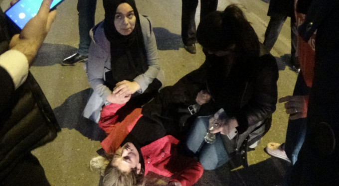 Bursa'da feci kaza! Yere yığıldı...