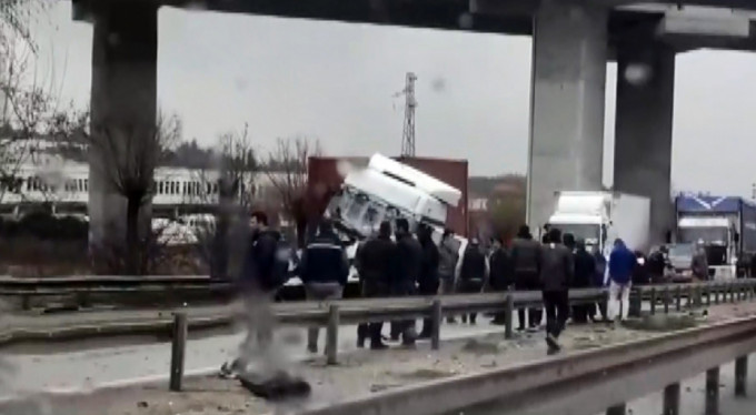 Bursa'da trafiği kilitleyen kaza!