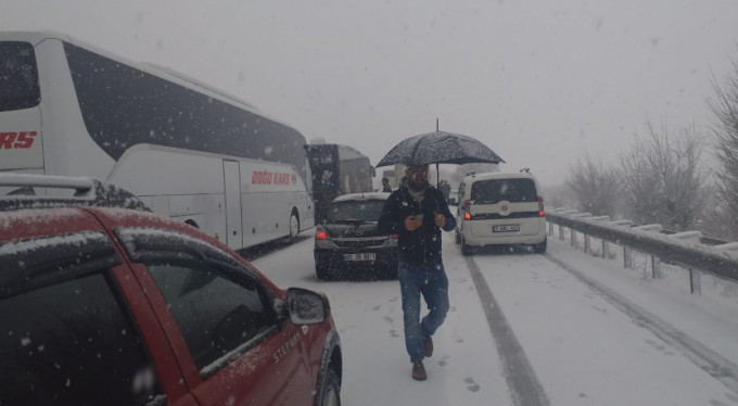 Bursa'da trafiği kapatan kaza!