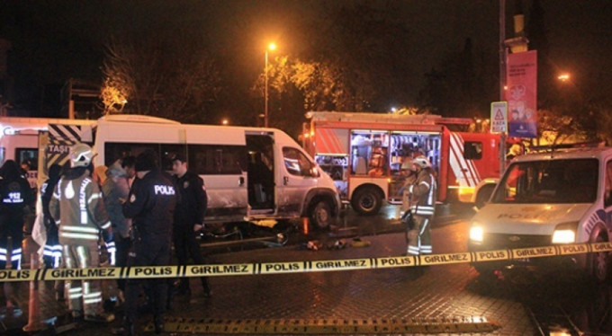 Minibüsün altında kalarak can verdi!