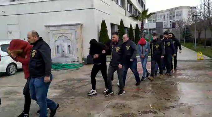 Hırsızlar bu sefer asansörlere dadandı!