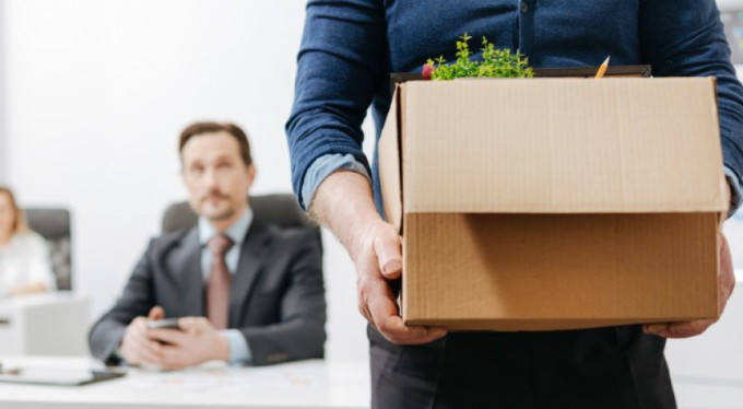 Haksız yere işten kovulunca bakın ne yaptı!