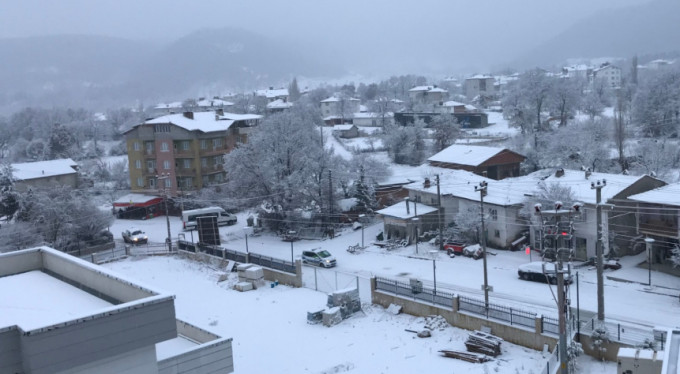 Bursa'ya yılın ilk karı yağdı!