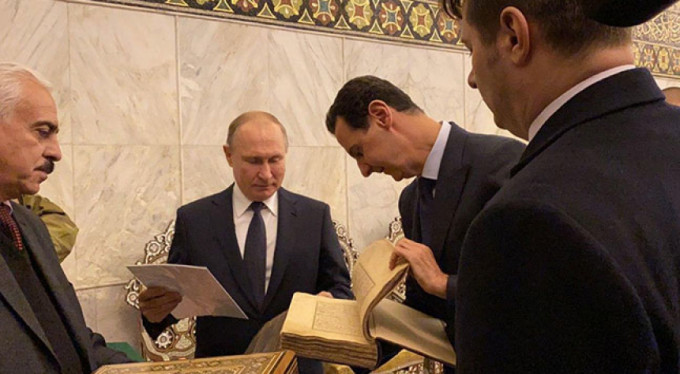 Putin, Kur'an-ı Kerim'i inceledi