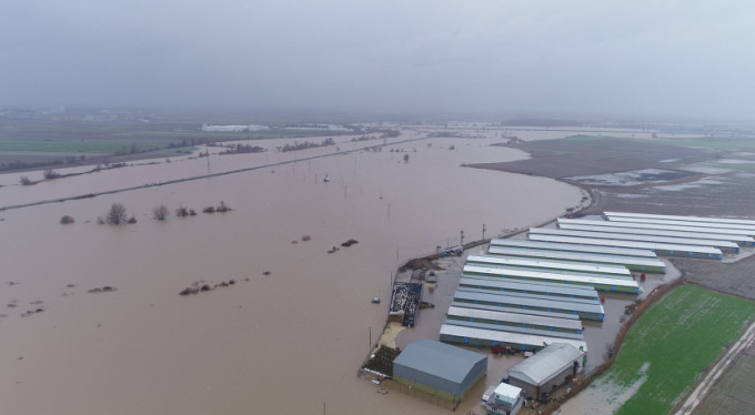 Bursa-İzmir yolu suların ortasında kaldı!