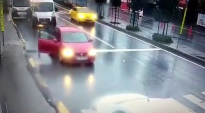 Ölümden saniyelerle böyle kurtuldu!