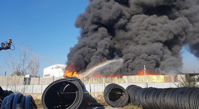 İş yeri alevler içinde kaldı!